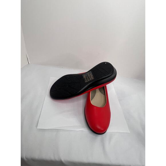 Red Pleather Womens Size 6 1/2 Red Pumps NNB! - Picture 7 of 8